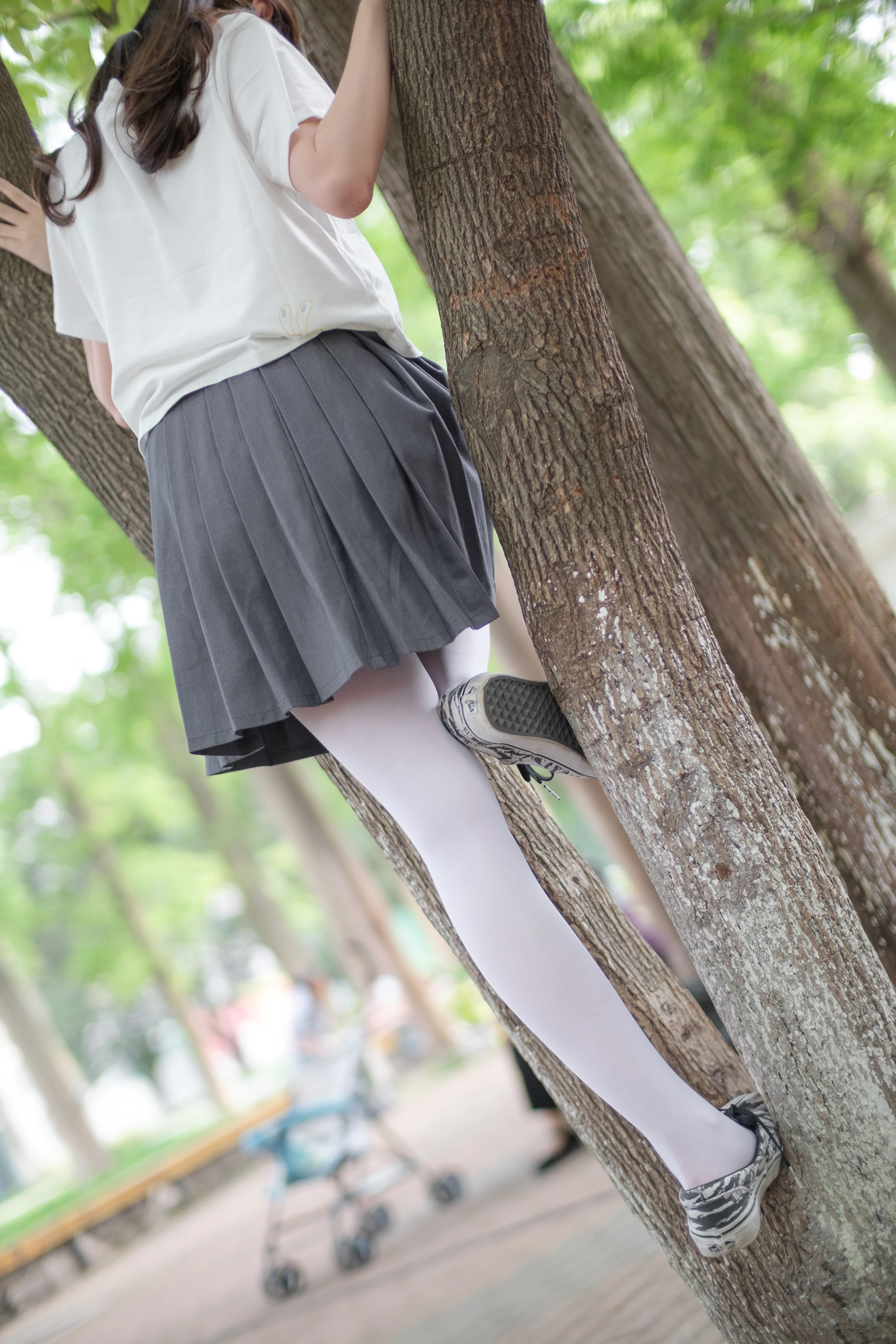 森萝财团 [R15-014] 白丝妹妹游园 [99P]插图2